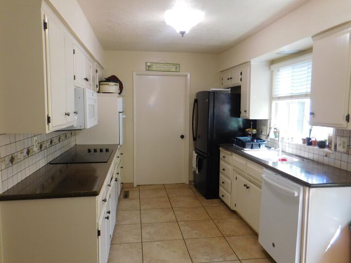 Property Photo:  744 W Palo Altp Avenue NW  CA 93704 