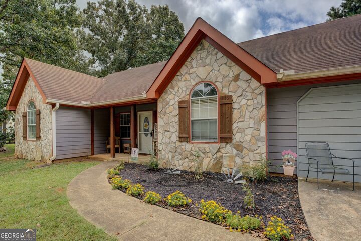 Property Photo:  35 Cambridge Way  GA 30016 
