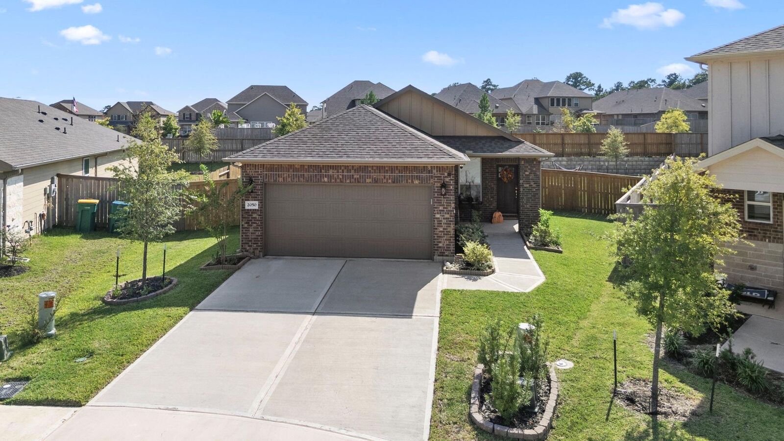 Property Photo:  2050 W Darlington Oak Court  TX 77304 