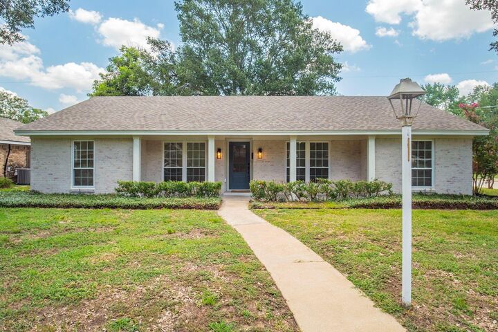 2002 Ottawa Lane  Houston TX 77043 photo