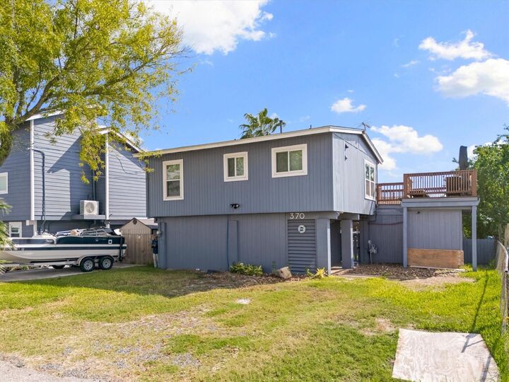 Property Photo: 370 Ling Street TX 77563