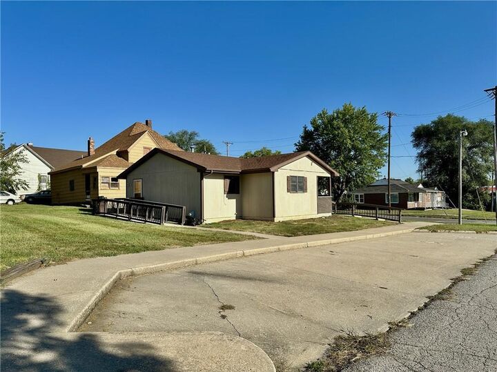 Property Photo: 152 E 8th Street MO 64683