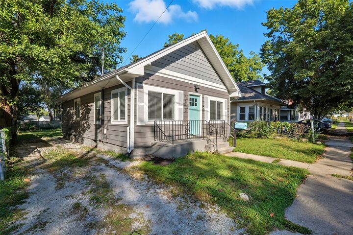 Property Photo:  1410 E 23rd Street  IA 50317 
