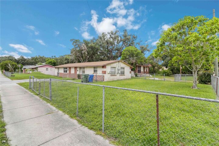 Property Photo:  902 27th Street E  FL 34208