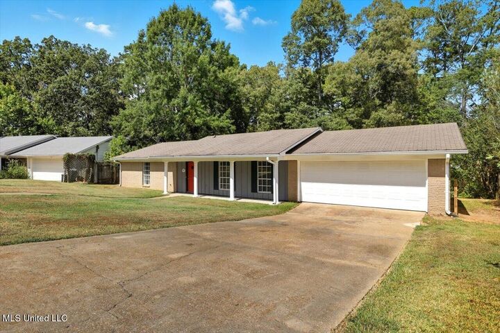 Property Photo:  23 Fox Glen Circle  MS 39042 