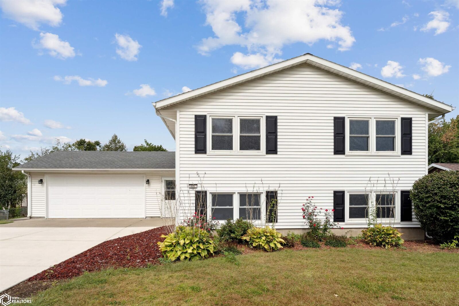 Property Photo:  407 Wauconda Road  IA 50158