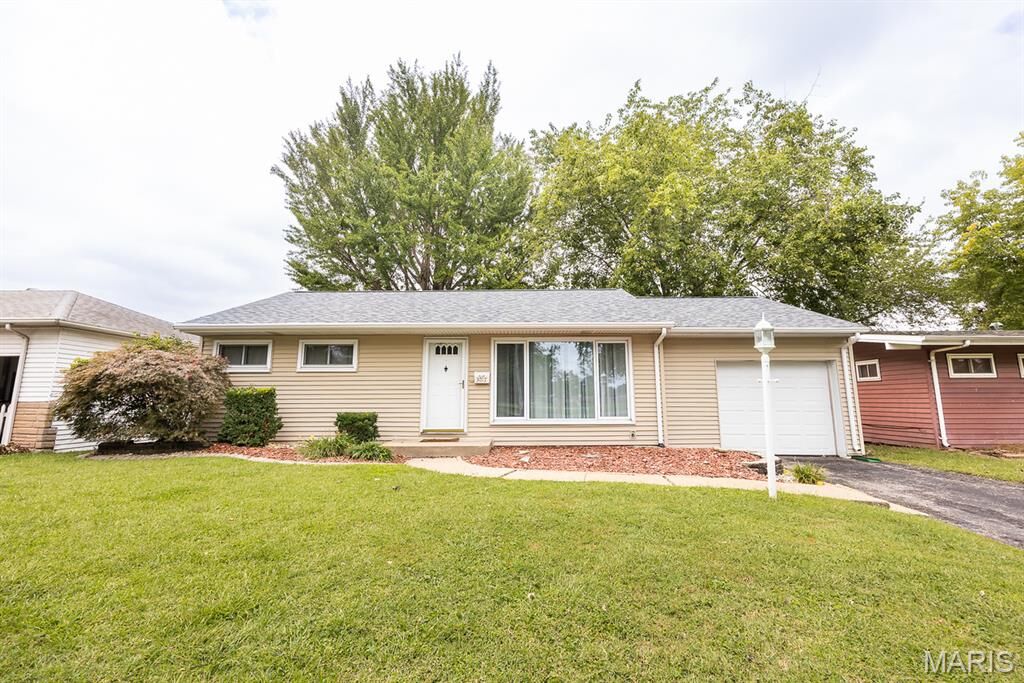 Property Photo: 3017 Wayne Avenue IL 62040