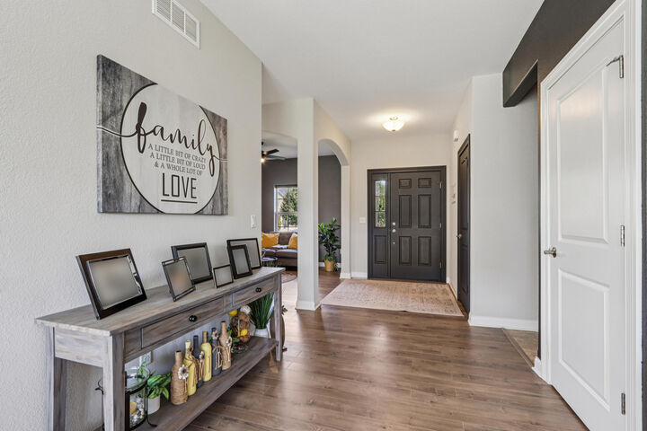 Property Photo: 1410 Blazing Star Dr WI 53066