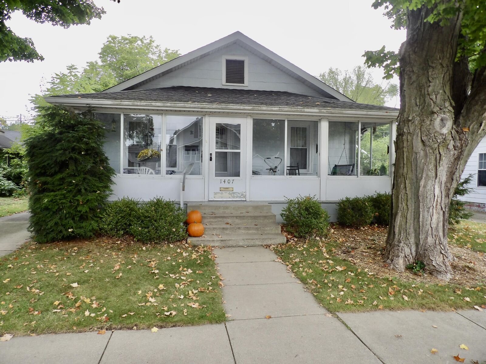 Property Photo:  1407 Hickory Street  MI 49120 