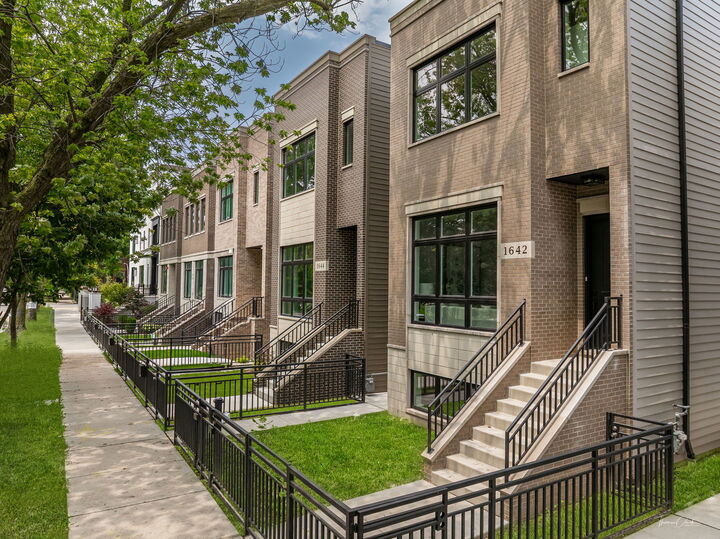 1634 W Wolfram Street  Chicago IL 60657 photo