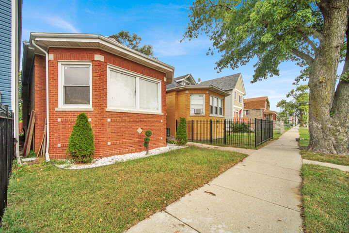 Property Photo: 7316 S Woodlawn Avenue IL 60619