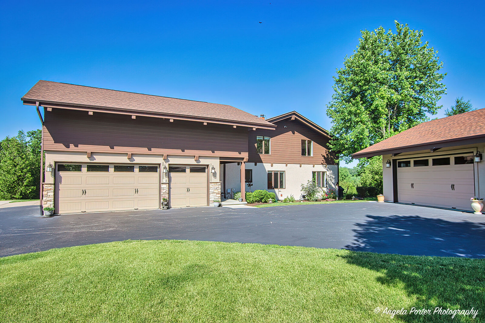 Property Photo:  6509 Oak Hill Drive  IL 60071 