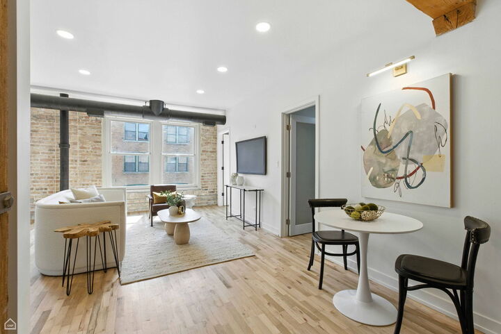 Property Photo:  515 N Noble Street 306  IL 60642 