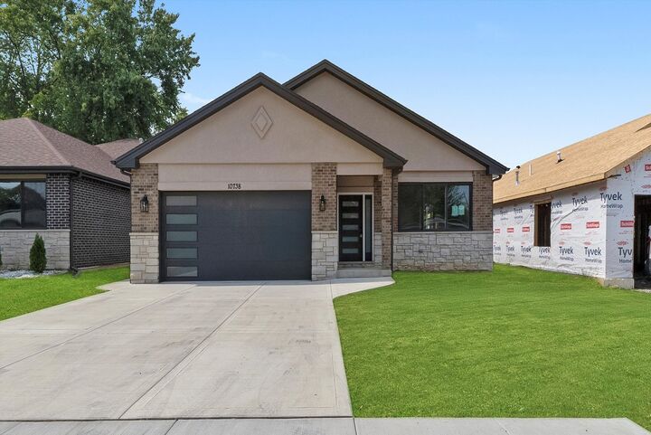 Property Photo:  