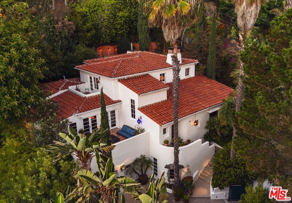 Property Photo:  8855 St Ives Drive  CA 90069 