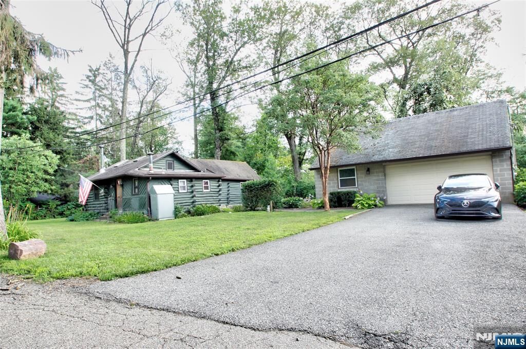Property Photo:  8 Rock Road  NJ 07480 