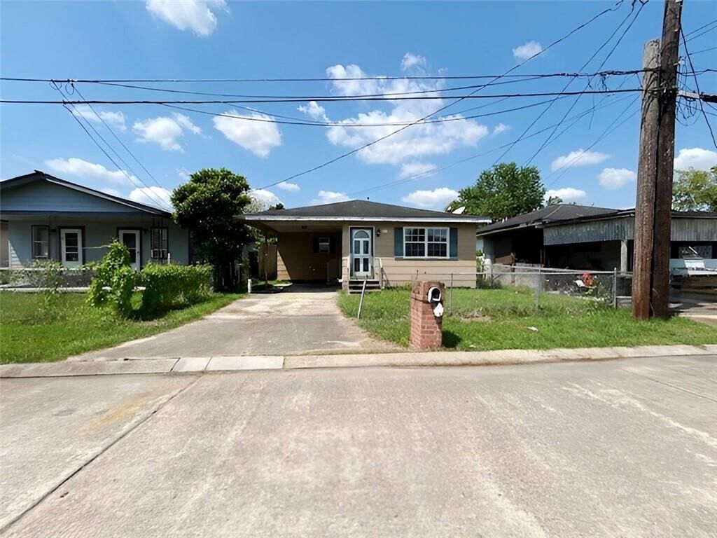 Property Photo: 211 Prince Collins Street LA 70364