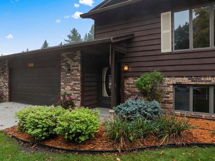 Property Photo:  728 Lathrop Drive  MN 55057 