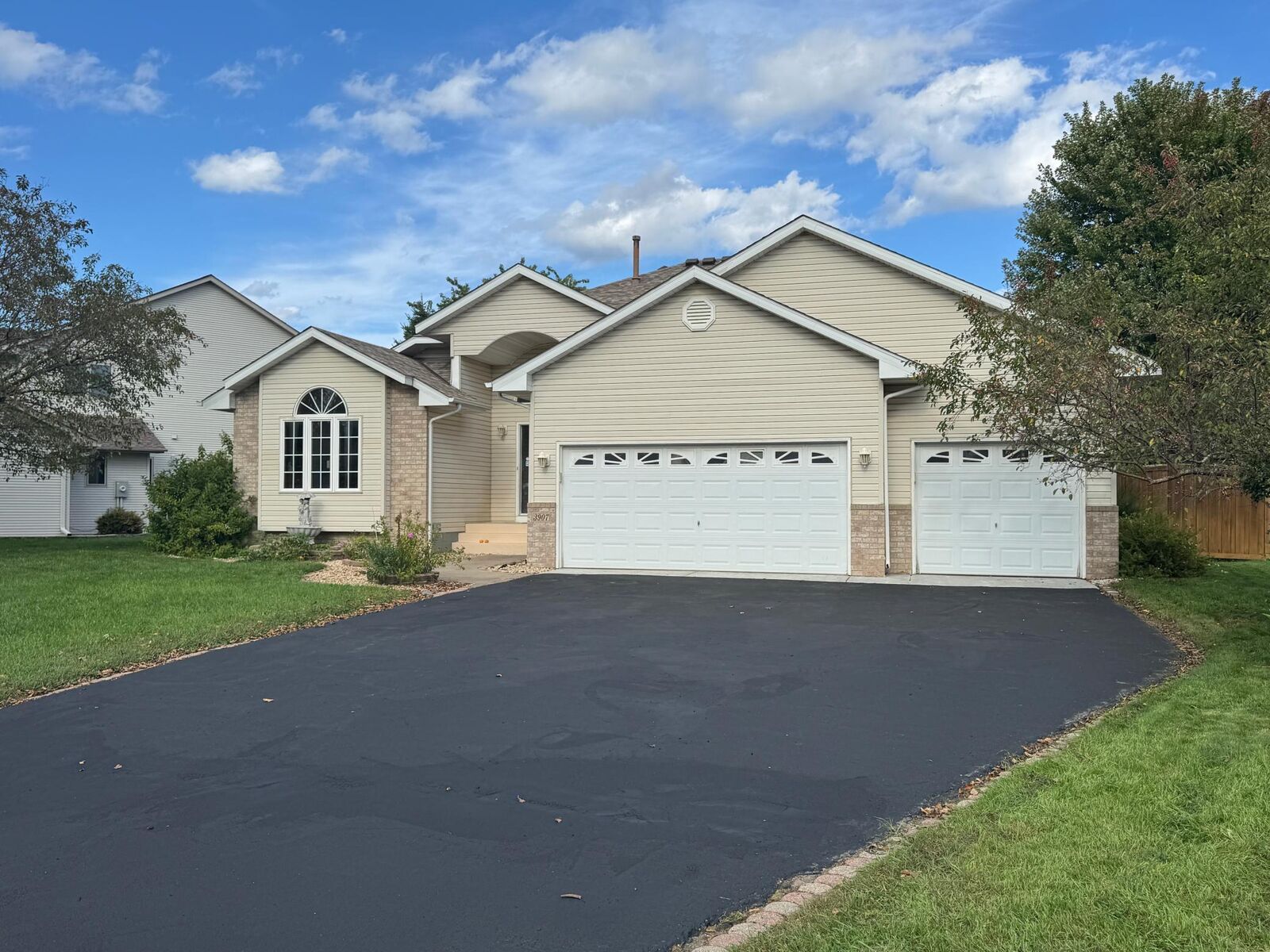 Property Photo: 3907 Foxglove Court N MN 55443