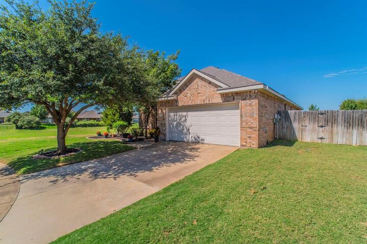 Property Photo: 1120 Ute Circle TX 75068
