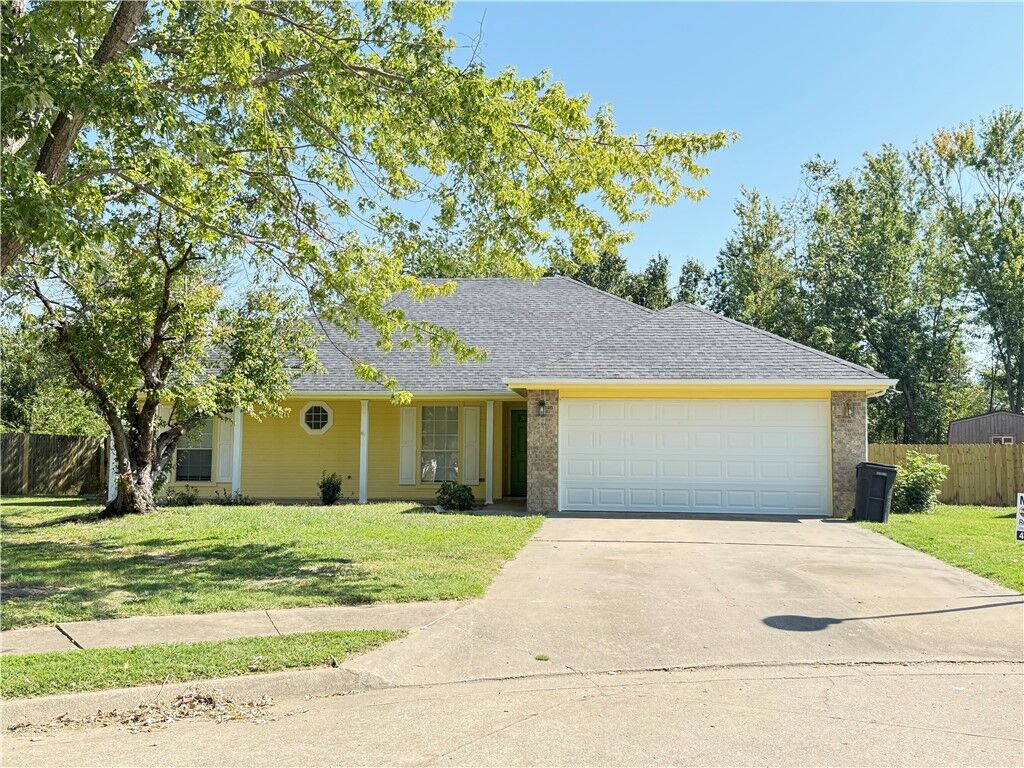 Property Photo: 401 N 38th Place AR 72756