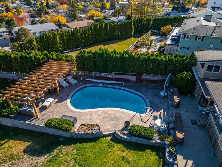 Photo de la propriété:  6521 Bellevue Drive  BC V0H 1T4 