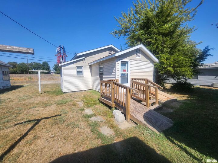 Property Photo:  718 W Water Street  IL 62274 
