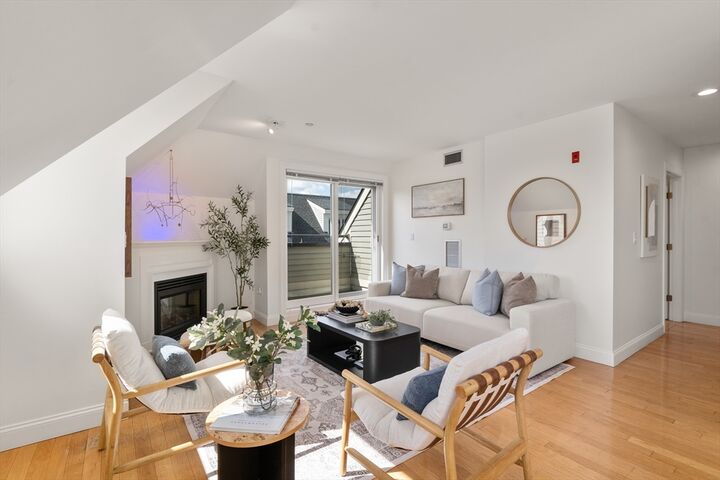 Property Photo:  73 Chelsea St 401  MA 02129 