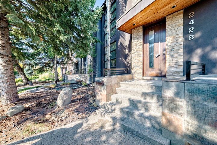 Photo de la propriété:  2428 31 Avenue SW  AB T2T 1T8 