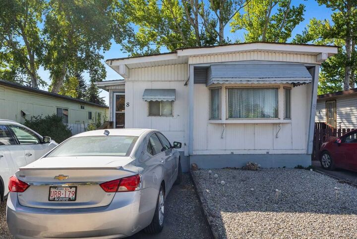 Photo de la propriété:  134 Village Way 8  AB T1P 1A2 