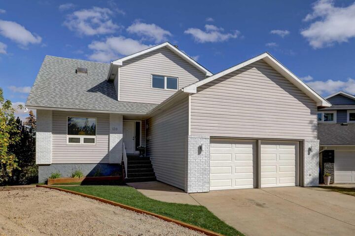 Property Photo:  139 Berkshire Place NW  AB T3K 1Z7 