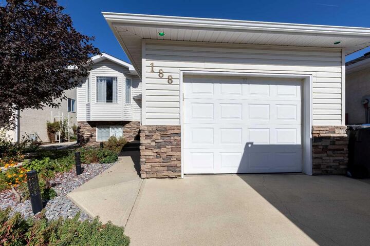 188 Cougar Way N  Lethbridge AB T1H 6P4 photo