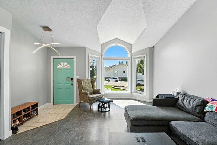 Photo de la propriété:  36 Anquetel Street  AB T4R 2K8 