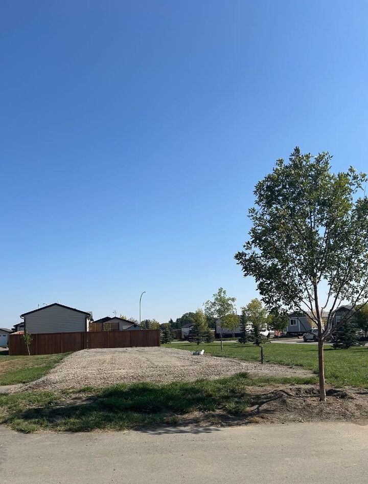 2040 Sunflower Crescent — photo 1