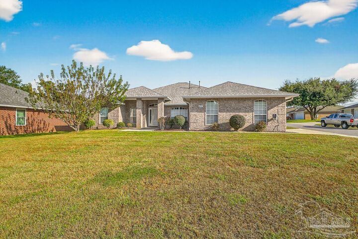 Property Photo: 6437 Sarasota St FL 32526