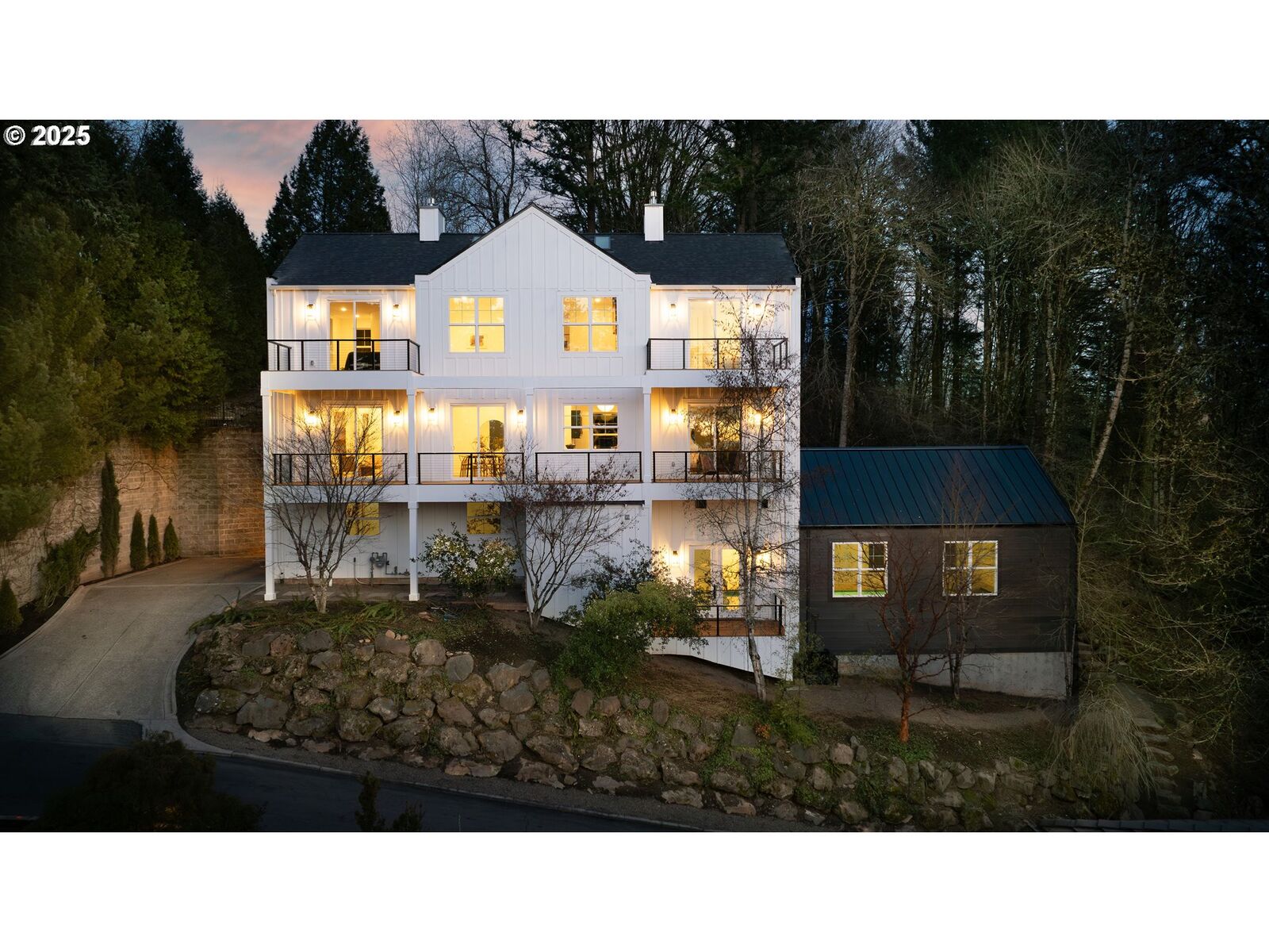 Property Photo:  290 SW Moonridge Pl  OR 97225 