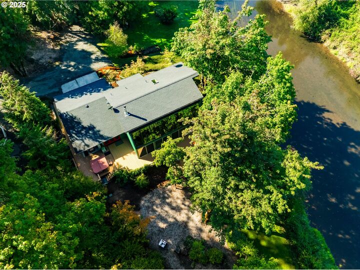 Property Photo:  90498 Sunderman Rd  OR 97478 