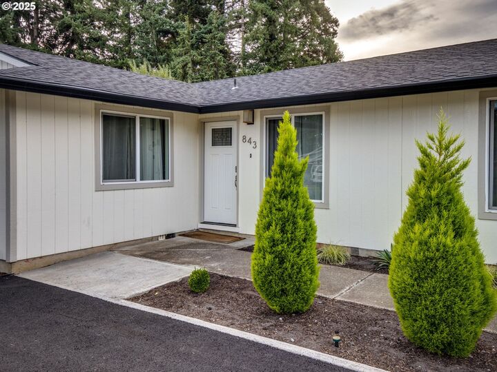Property Photo:  843 SE 147th Ave  OR 97233 