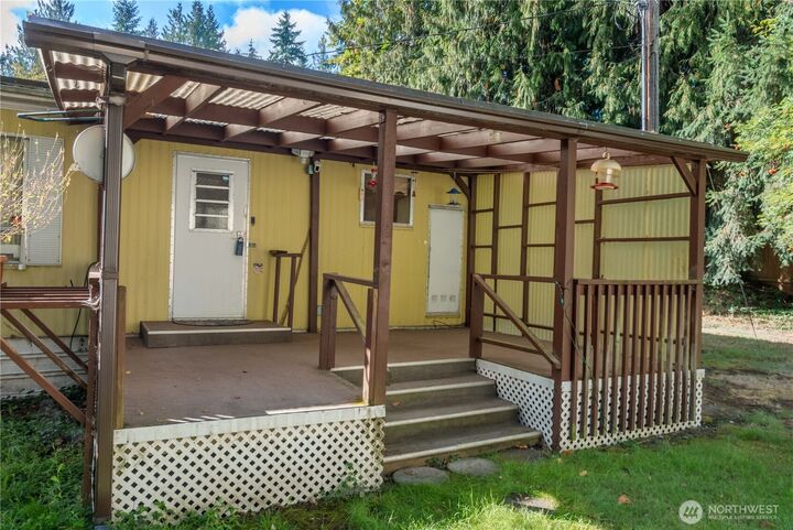 Property Photo: 13902 51st Avenue E WA 98446