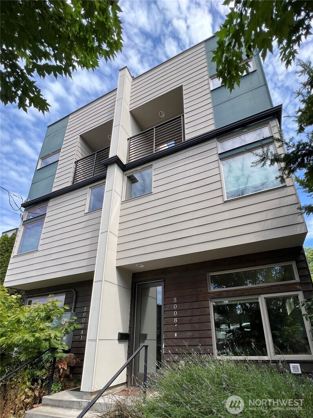 Property Photo:  5008  Fauntleroy Way SW B  WA 98136 