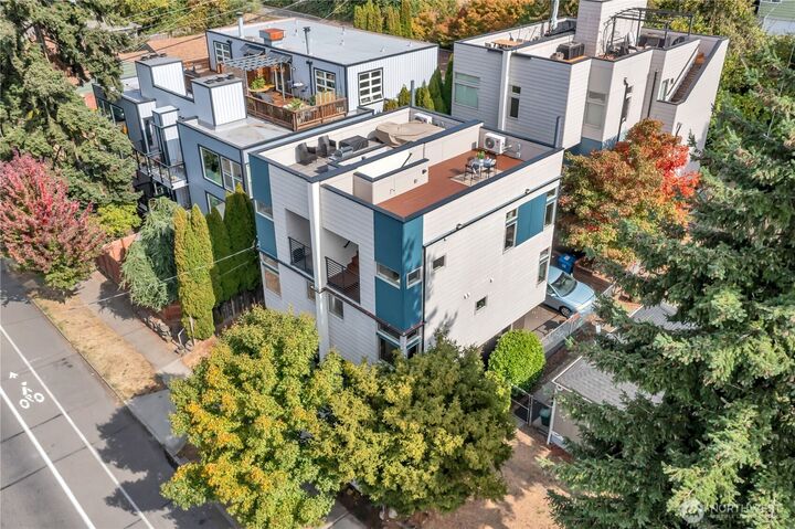 5008  Fauntleroy Way SW B  Seattle WA 98136 photo