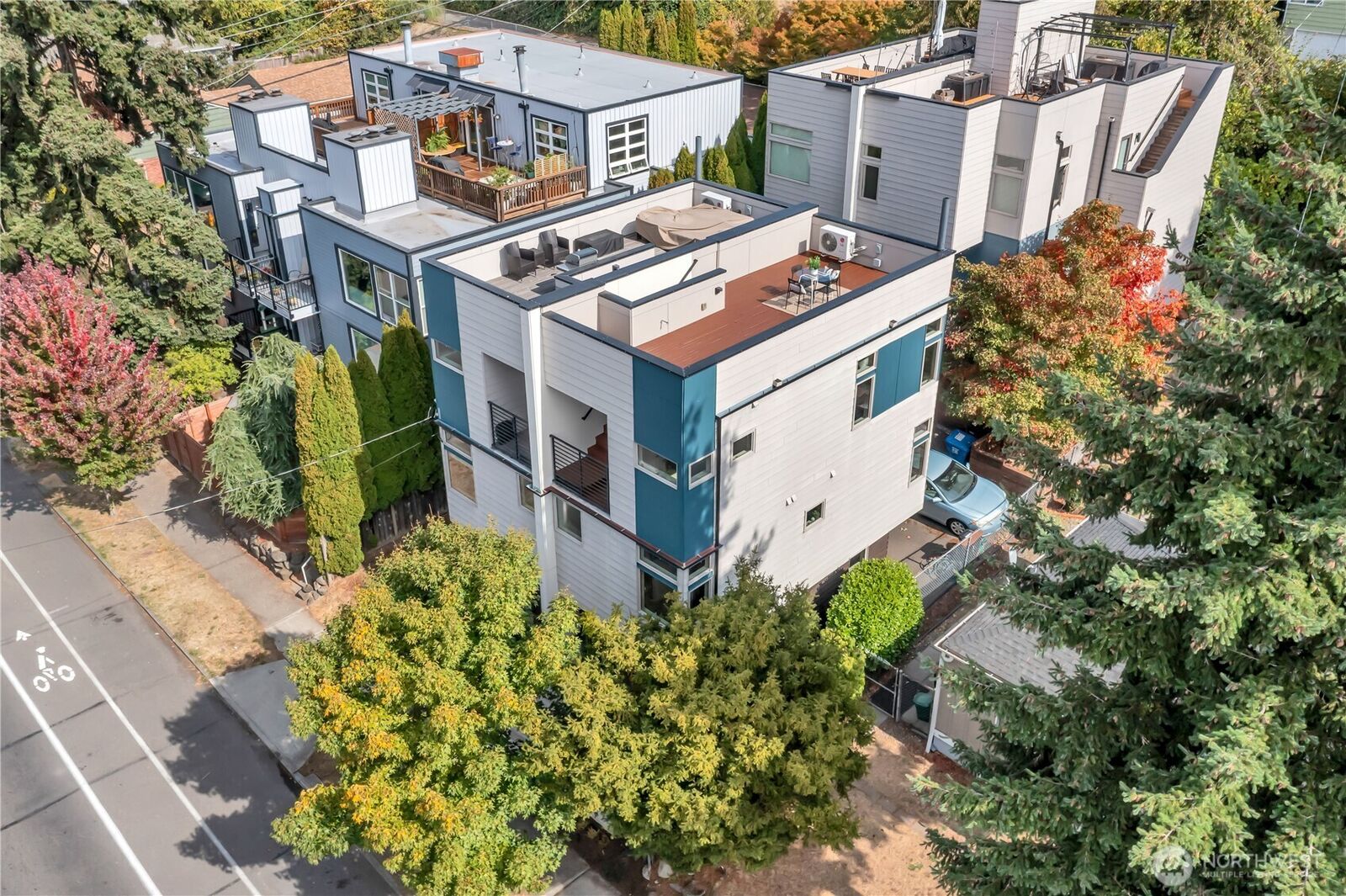 Property Photo:  5008  Fauntleroy Way SW B  WA 98136 