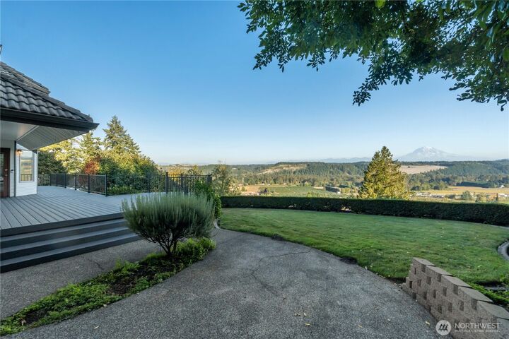 Property Photo:  11618  Jennifer Court E  WA 98374 