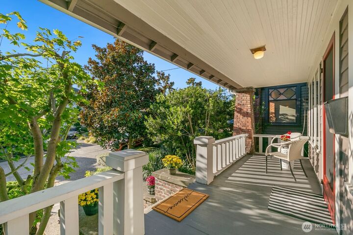 Property Photo:  3418  Densmore Avenue N  WA 98103 
