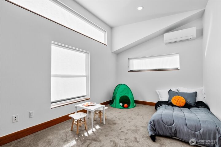 Property Photo: 1506 44th Avenue SW B WA 98116