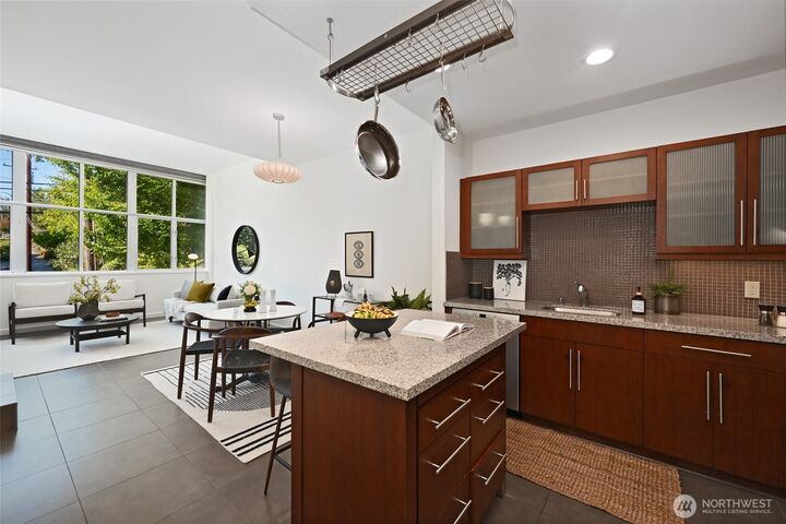 Property Photo: 1400 2nd Avenue N 292 WA 98109
