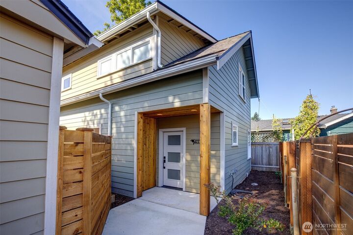 4514 S Dawson Street  Seattle WA 98118 photo