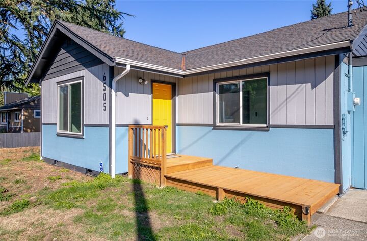 Property Photo: 6505 Stewart Avenue E WA 98371