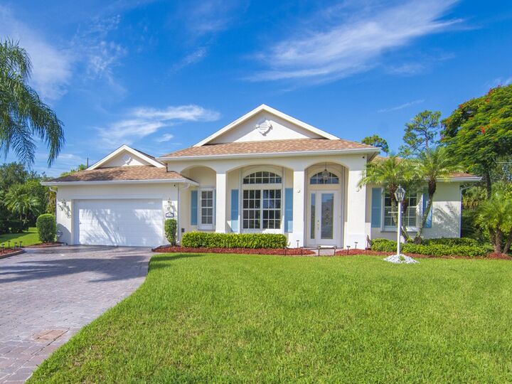 Property Photo:  305 Bourdeaux Drive SW  FL 32968 