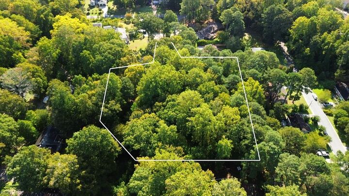 Property Photo:  105 Lorac Ct  VA 23185 